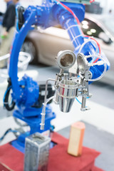 Robot arm of spirits for the preparation of customized drinks automatically