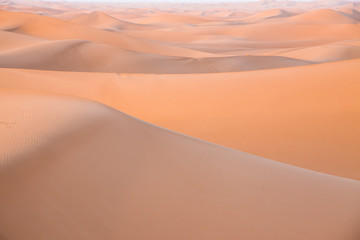Fototapeta na wymiar Dünenlandschaft in der Sahara in marokko