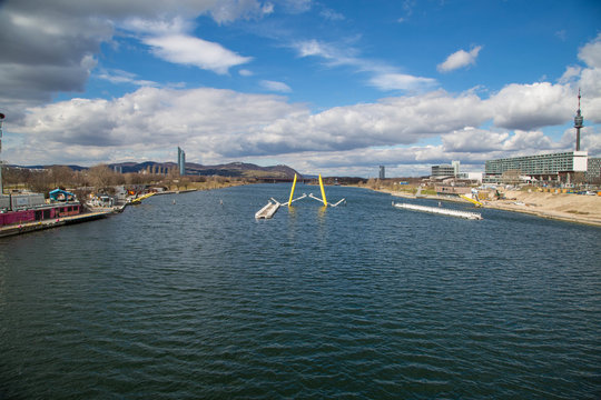 Wiener Donaucity mit DC Tower, Uno City, Donauturm und Skyline