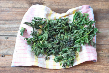 Brennnesseln trocknen