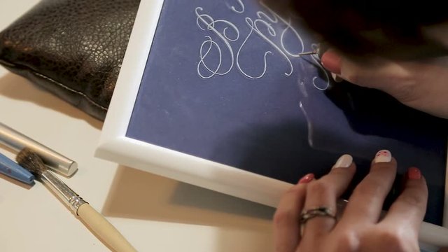 Engraving does the girl in the glass 6