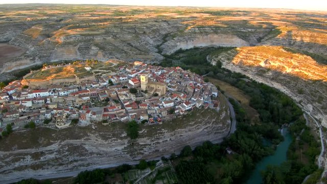 Drone en Jorquera, pueblo en la provincia de Albacete, dentro de la comunidad aut&oacute;noma de Castilla La Mancha (Espa&ntilde;a) Video aereo con Dron
