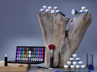 maquillajes pinceles y pigmentos de maquillaje