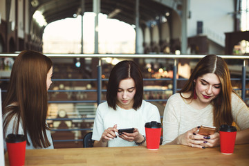 Gadget addicted women don't listen to their fiend