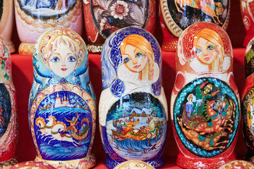 traditional russian wooden nesting dolls