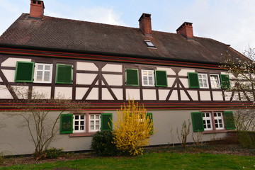 Fototapeta na wymiar Frühling in der Altstadt von Großauheim-Hanau 