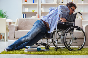 Obraz premium Young student studying at home