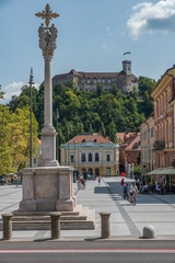 Słowenia  - 22 sierpnia 2017: Widok na zamek z centrum Ljubliany w sierpniowy, słoneczny dzień