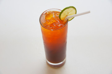 A iced tea with slide of lime