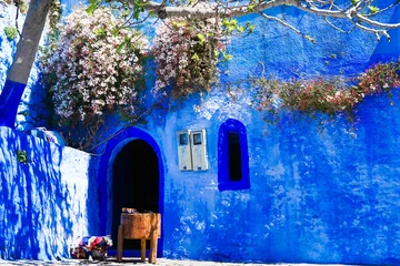Foto op Plexiglas Traditional and Beautiful Blue Door,Old Medina, Chefchaouen, Blue City of northwest Morocco © Roserunn
