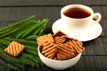 Organic tea with chocolate cookies 