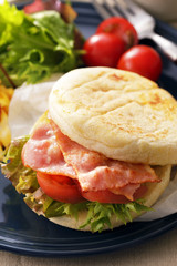 BLT マフィンサンド　BLT English muffin sandwich