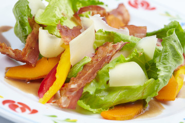 salad with bacon