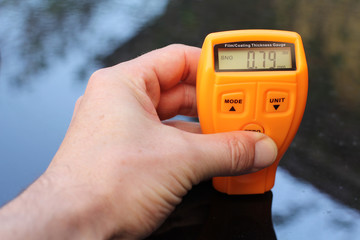 Lackmessger&auml;t am Fahrzeug