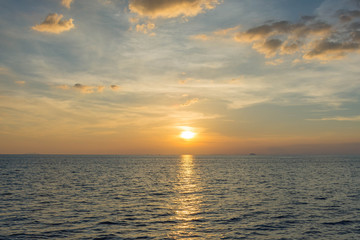 Naklejka na ściany i meble Beautiful Sunset sea horizon landscape