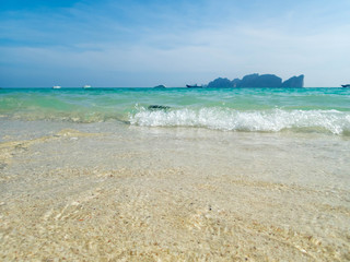 海岸・波・海水・透明・エメラルド