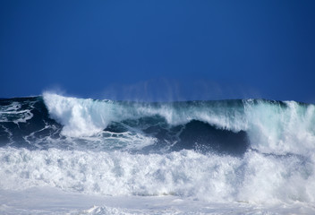 Fototapeta na wymiar Gran Canaria, foamy waves