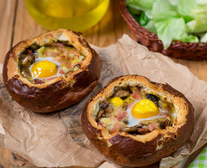 Buns stuffed with mushrooms, ham and quail egg