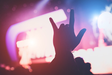 Obraz premium Love hand in Concert Live Indoors