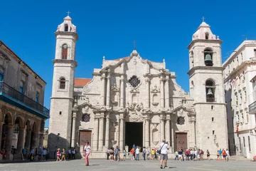 Fototapeten Plaza de la Catedral (English: Cathedral Square) is one of the five main squares in Old Havana and the site of the Cathedral of Havana. © Toniflap