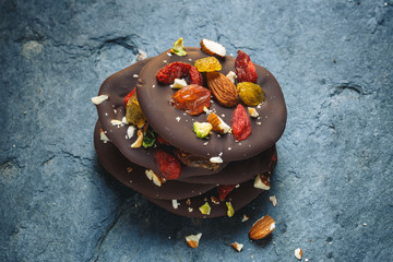 Mendiants au Chocolat et Fruits Secs