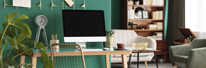 Home office desk with computer © Photographee.eu