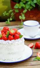 spinach cake with mascarpone cream and strawberry