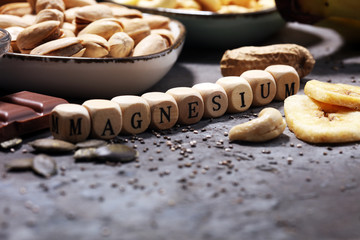 Products containing magnesium: bananas, pumpkin seeds, cashew nuts, peanuts and pistachios