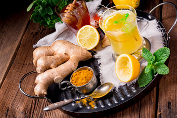 ginger lemonade with honey and lemons