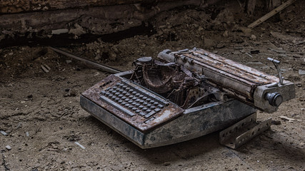 Vergessene Schreibmaschine