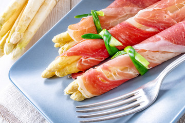 asparagus ham rolls with strawberries and hollandaise