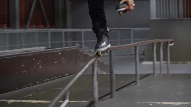 Montage, correct and incorrect execution Footy Grind on rollers