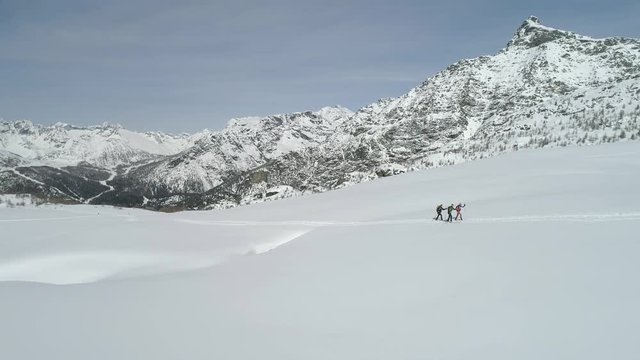 Aerial 4K - Scialpinismo in Valmalenco (IT)