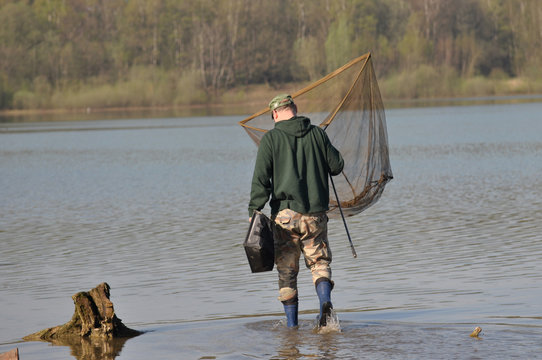Angeln, den Karpenfisch fangen und freilassen