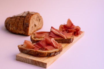 Tostadas con jamón