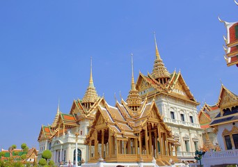 Naklejka premium Golden Palace in front of the palace in Thailand.