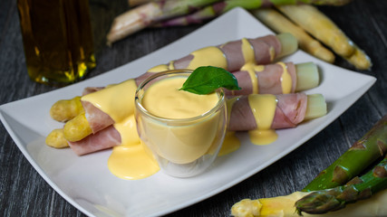 Hollandaise mit Spargel