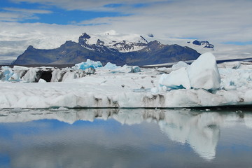 Iceland. Drifting ice floes in the lagoon of Jokulsarlon © Oleksandr Umanskyi