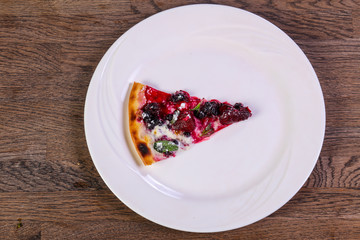Fruit vegetarin pizza