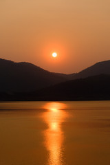 Fototapeta na wymiar Light of sunset and sunrise reflection in water