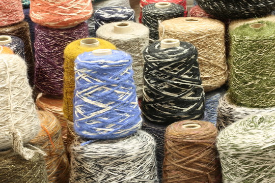 fine colored wool thread for the creation of handmade sweaters