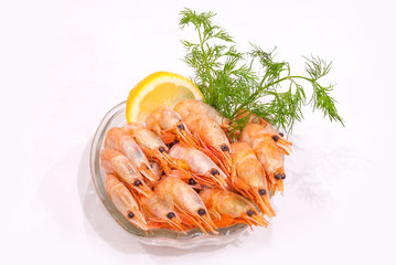 boiled shrimp with lemon