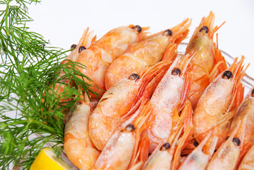 boiled shrimp with lemon