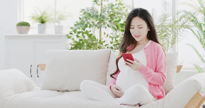 pregnant women use phone
