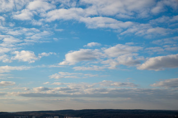 Obraz premium cityscape view. cloudy day. city horizon line with clouds. copy space.