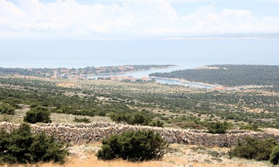 Fototapeta na wymiar view on dry landscape off the island Pag 