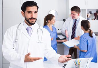 Fototapeta premium Male doctor meeting patient in medical office