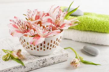 SPA bowl with lilly, towels