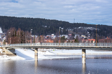 Most pieszo-rowerowy  na wyspę Frösö w Östersund