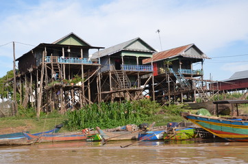 LAC TONLE(village sur pillotis kampong khlean) CAMBODGE
